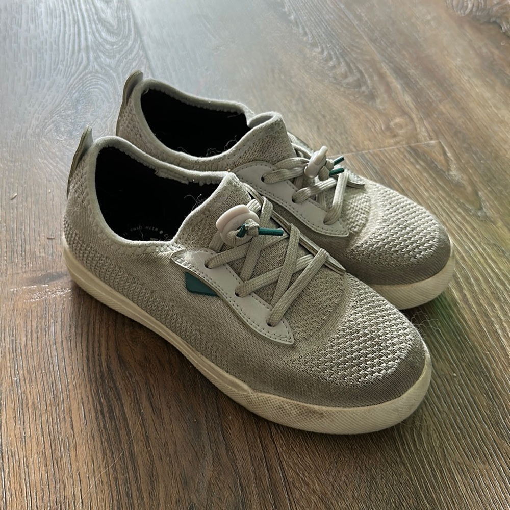 Vessi kids shoes size 1